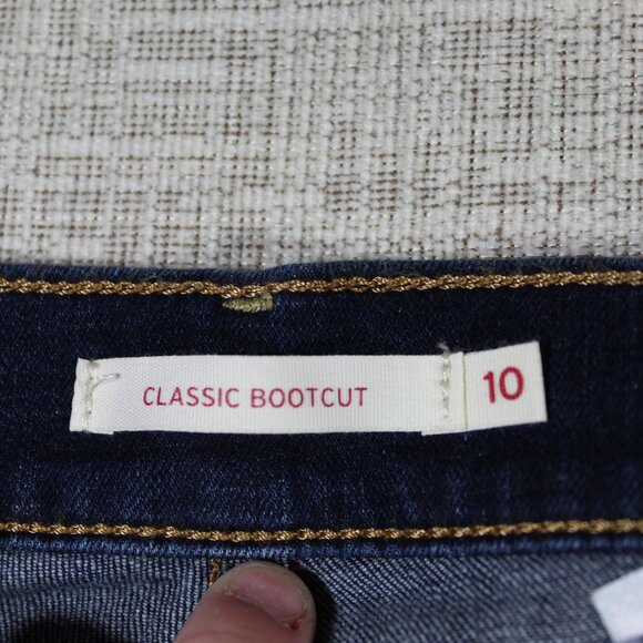 NWOT Levi's Women’s Size 10 Classic Bootcut Dark Blue Jeans - Picture 5 of 8